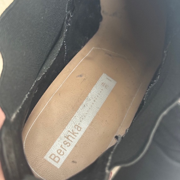 Bershka Black Ankle Suede Boots. - Picture 7 of 7